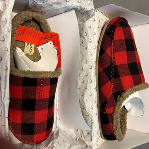 Deer Stags Red Check Slip-ons NWT sz 15